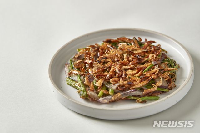 [서울=뉴시스]을지로 보석 '보리새우 미나리전'