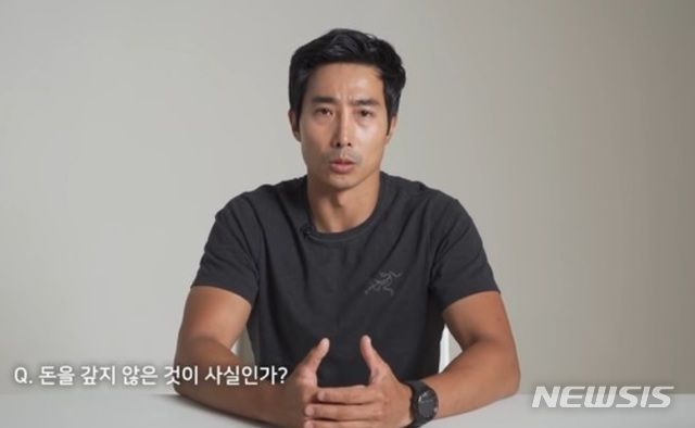 [서울=뉴시스] 이근 대위가 3일 자신의 유튜브 방송에서 '빚투' 의혹에 대해 해명하고 있다. (사진=유튜브 캡처)