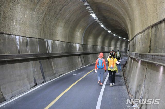 옛 중앙선 철길 터널.