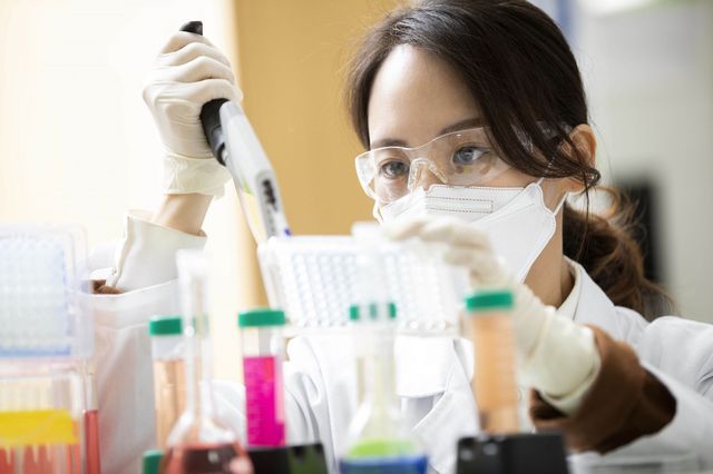 [서울=뉴시스] 셀트리온 연구원 모습(사진=셀트리온 제공)