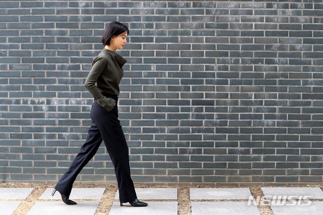 [서울=뉴시스]박진희 기자 = 배우 임세미가 5일 오후 서울 중구 남산스퀘어에서 뉴시스와 인터뷰를 마치고 사진 촬영을 하고 있다. 2021.02.05. pak7130@newsis.com