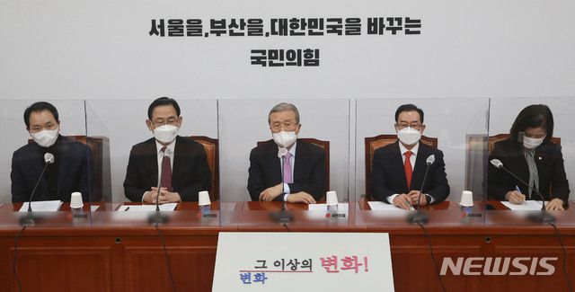 [서울=뉴시스]김진아 기자 = 김종인 국민의힘 비상대책위원장이 22일 오전 서울 여의도 국회에서 열린 비상대책위원회의에서 발언을 하고 있다. (공동취재사진) 2021.02.22.  photo@newsis.com