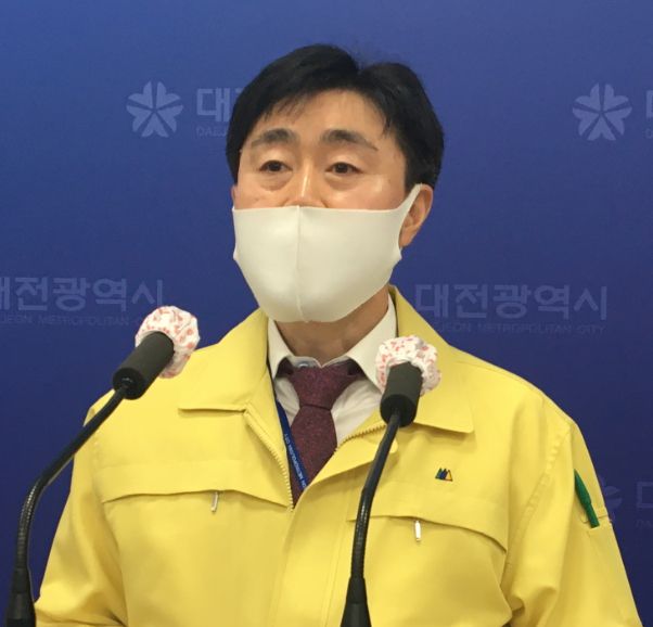 [대전=뉴시스]조명휘 기자 = 손철웅 시 문화체육관광국장이 25일 시청기자회견장에서 브리핑을 하고 있다. 2021.02.25.  *재판매 및 DB 금지