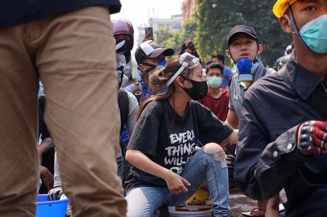 [서울=뉴시스]  중국계 미얀마인 치알 신(영어명 천사·중국명 鄧家希)이 지난 3일 미얀마 제2도시인 만델라이에서 열린 쿠데타 반대 시위에 참가했다가 머리에 총탄을 맞고 숨졌다. 사진은 치알신의 생전 모습. <사진출처: 트위터 계정 HNwayoo 갈무리> 2021.03.04