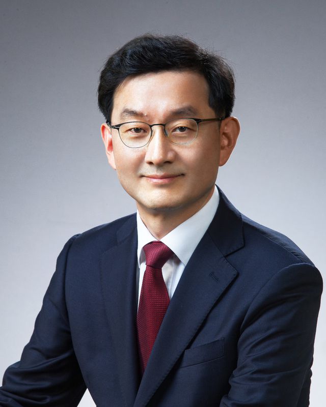 [서울=뉴시스] 윤창렬 LG 글로벌전략개발원장. (사진=청와대 제공) 2021.04.16. photo@newsis.com *재판매 및 DB 금지