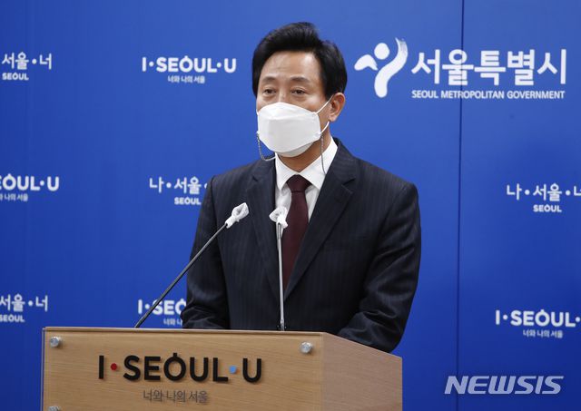 [서울=뉴시스]김형수 기자 = 오세훈 서울시장이 21일 오후 서울 중구 서울시청 브리핑룸에서 이날 가진 문재인 대통령과의 청와대 오찬에 관해 브리핑하고 있다. 2021.04.21. kyungwoon59@newsis.com