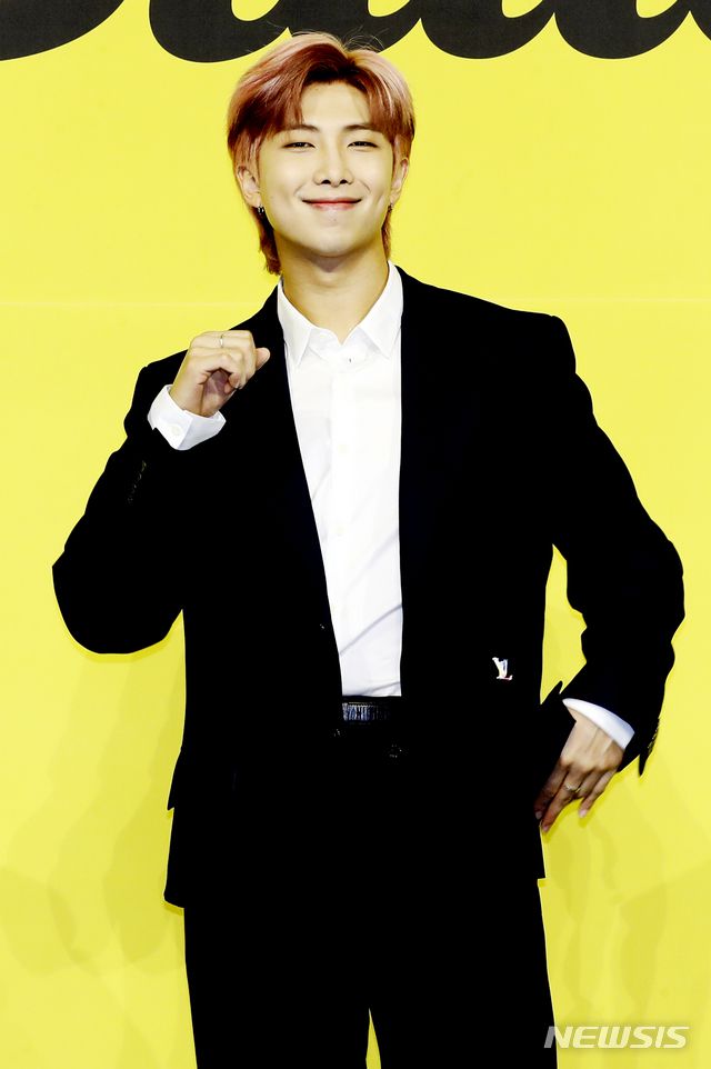 [서울=뉴시스]최진석 기자 = 그룹 방탄소년단(BTS)의 RM  2021.05.21. myjs@newsis.com