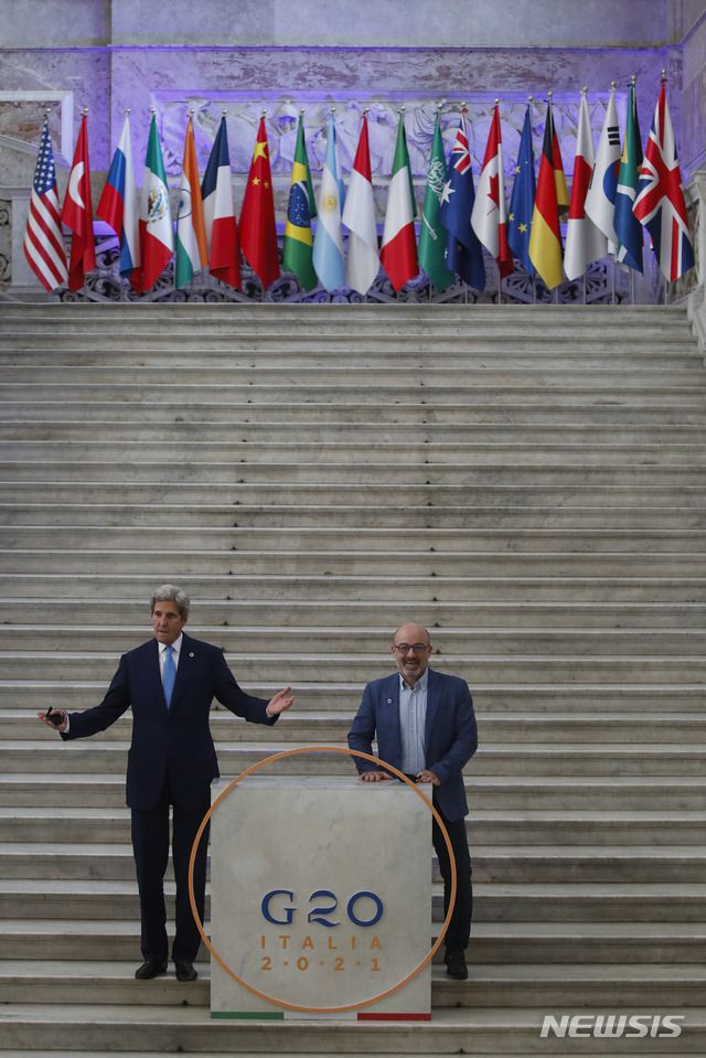 [AP/뉴시스]이탈리아 나폴리에서 열린 G20 환경 기후변화 장관회의. 이탈리아는 10월에 열릴 로마 G20 정상회의에 앞서 각 부처의 G20 장관회의를 개최하고 있다.  8월 26일에는 여성장관 회의를 열고 아프간 여성인권보호를 위한 방책을 논의했다.