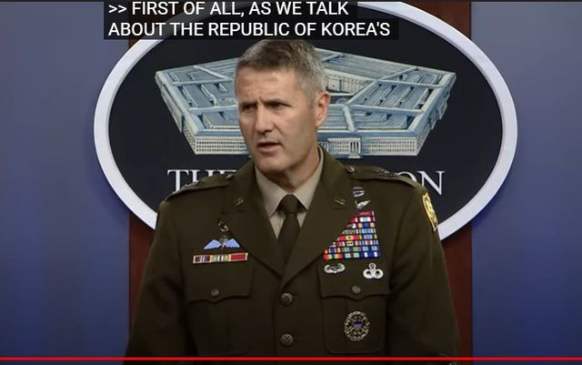 [서울=뉴시스]미국 합참 행크 테일러 소장은 25일(현지시간) 국방부 브리핑에서 기자들의 질문에 답변하고 있다. <사진출처: 미 국방부 유튜브 계정 캡쳐> 2021.08.26