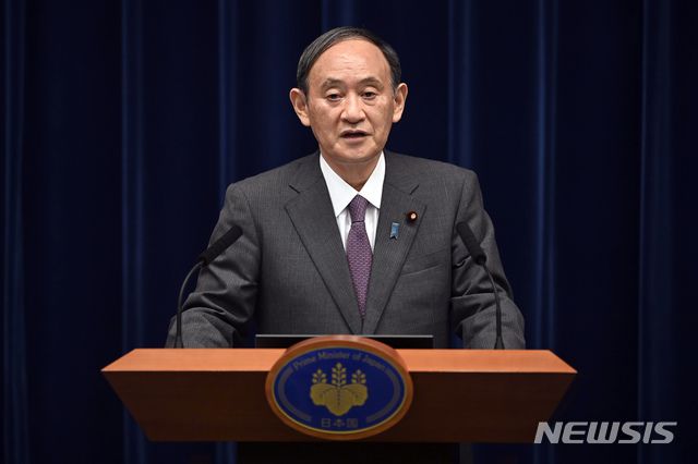 [도쿄=AP/뉴시스] 스가 요시히데 일본 총리가 지난달  25일 도쿄 총리 관저에서 기자회견을 하고 있다. 2021.09.03.