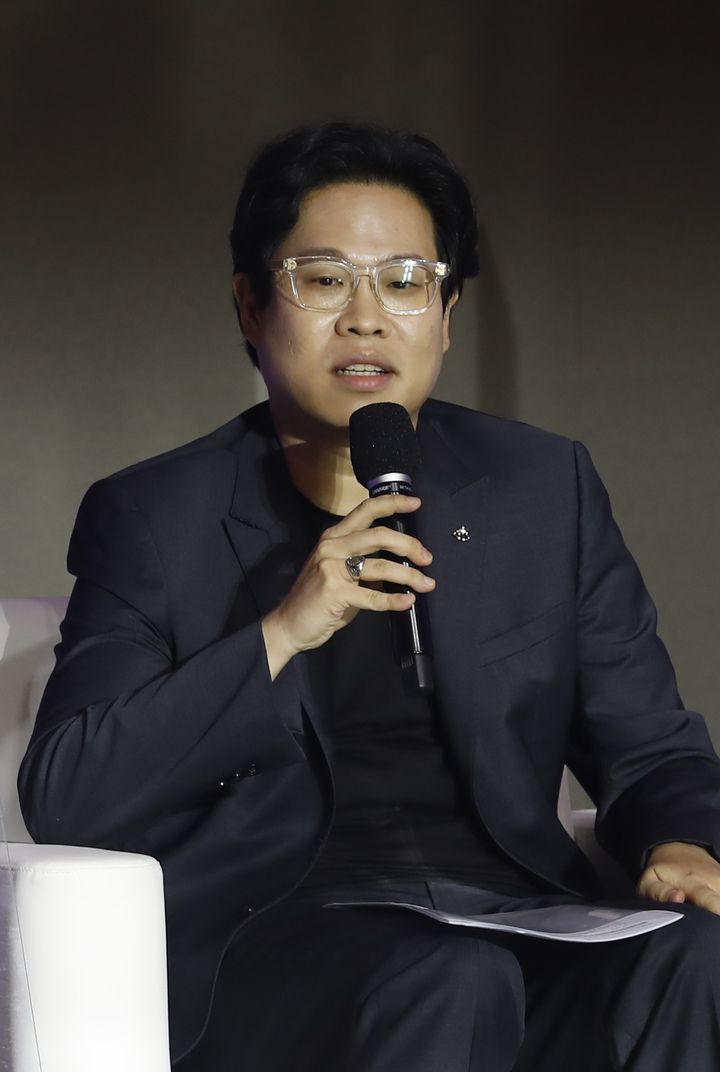 [서울=뉴시스] 고승민 기자 = 이진표 아모레퍼시픽 룹전략디비전 상무가 16일 오후 5시부터 뉴시스 유튜브 채널로 방송하는 '2021 뉴시스 한류엑스포' 서울 뷰티산업 브랜딩 컨퍼런스에서 발언하고 있다. 2021.09.16. kkssmm99@newsis.com