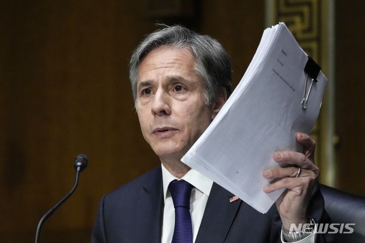 [워싱턴=AP/뉴시스] 14일(현지시간) 미국 워싱턴 국회의사당에 열린 상원 외교위원회 청문회에서 토니 블링컨 국무장관이 미군의 아프간 철군에 대해 답변하고 있다. 2021.09.15