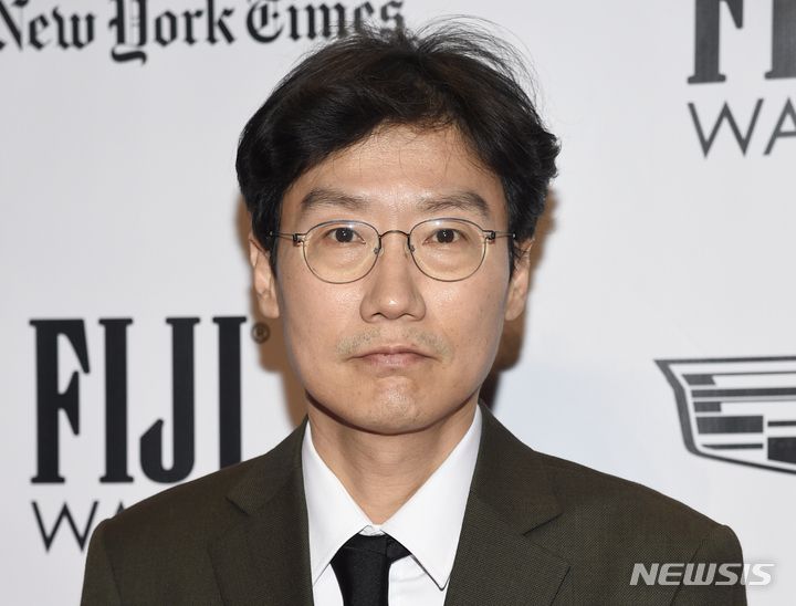 [뉴욕=AP/뉴시스] 황동혁 감독. 2021.11.30.