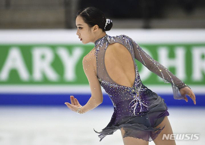 [탈린=AP/뉴시스] 유영이 20일(현지시간) 에스토니아 탈린의 톤디라바 아이스 홀에서 열린 국제빙상경기연맹(ISU) 피겨스케이팅 4대륙 선수권대회 여자 싱글 쇼트 프로그램에  출전해 연기하고 있다. 유영은 기술점수(TES) 35.20, 예술점수(PCS) 32.66 합계 67.86으로 4위를 기록했다. 2022.01.21.