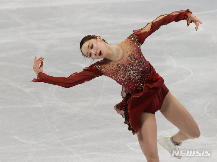 [베이징(중국)=뉴시스] 고범준 기자 = 17일 오후 중국 베이징 캐피털 실내경기장에서 열린 2022 베이징동계올림픽 피겨 스케이팅 여자 싱글 프리스케이팅에서 한국 김예림이 연기 하고 있다. 2022.02.17. bjko@newsis.com