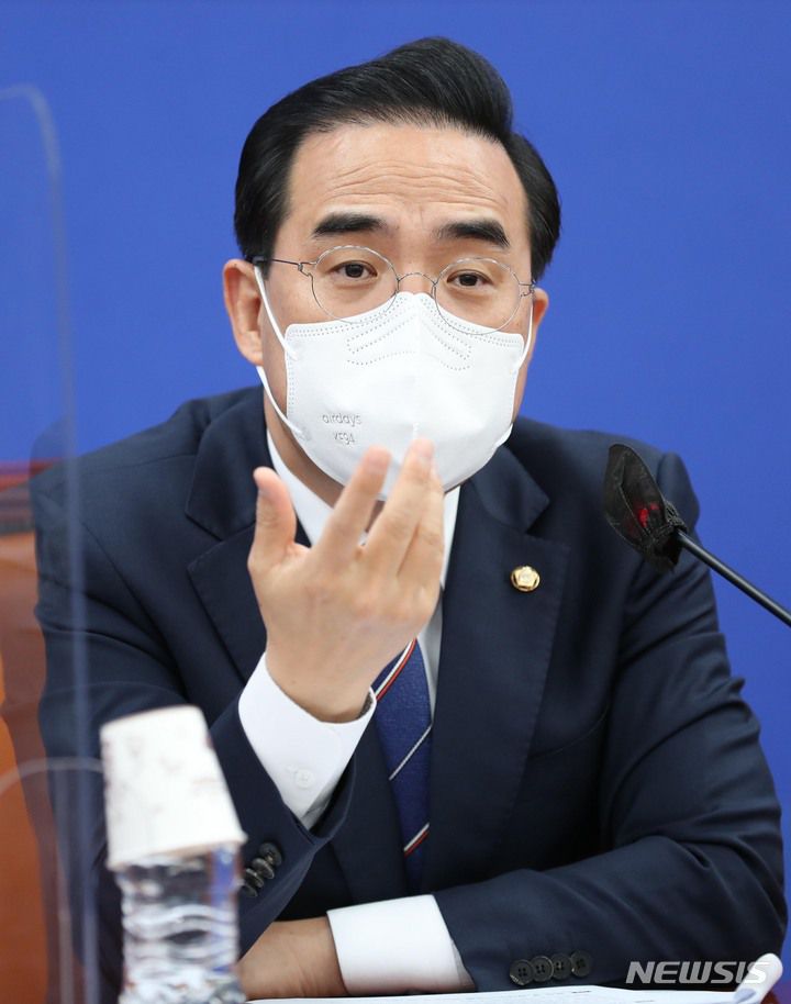 [서울=뉴시스] 전진환 = 박홍근 더불어민주당 원내대표가 18일 오전 서울 여의도 국회에서 열린 현안 기자간담회에 참석해 기자들의 질문에 답하고 있다. 2022.04.18.  photo@newsis.com