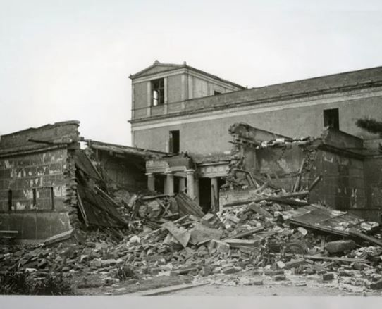 [서울=뉴시스] 1944년 아샤펜부르크 폭격 이후 독일 폼페야눔 안뜰의 모습. 2022.05.09. (사진=로라 영 인스타그램 갈무리)  *재판매 및 DB 금지