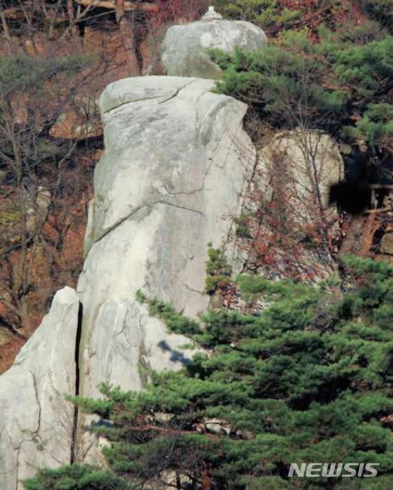 [서울=뉴시스] 촛대바위. (사진=한국문화재재단 제공) 2022.05.10. photo@newsis.com *재판매 및 DB 금지