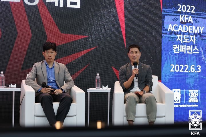 [서울=뉴시스] 백동현 기자 = 이영표가 3일 오후 서울 마포구 서울월드컵경기장에서 열린 2022 월드컵 20주년 기념 히딩크 감독 초청 대담에 참석해 발언하고 있다. (사진=대한축구협회 제공) 2022.06.03. photo@newsis.com *재판매 및 DB 금지