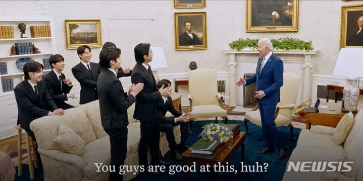 【서울=뉴시스】최동준 기자 = 백악관이 그룹 '방탄소년단'(BTS)과 조 바이든 미국 대통령의 면담 영상을 공개했다. (사진=백악관 유튜브 캡쳐) 2022.06.05. photo@newsis.com