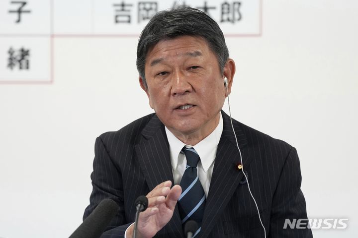 [도쿄=AP/뉴시스]모테기 도시미쓰 일본 자민당 간사장이 2022년  7월10일 도쿄에서 열린 참의원(상원) 선거 후 당사에서 발언하고 있다. 2024.07.26.