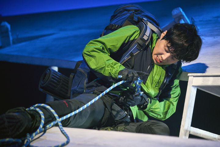 [서울=뉴시스] 박진희 기자 = 연극 '터칭 더 보이드' 출연 배우 김선호가 20일 서울 종로구 아트원씨어터에서 프레스콜을 하고 있다. (사진=연극열전 제공) 2022.07.20. photo@newsis.com *재판매 및 DB 금지