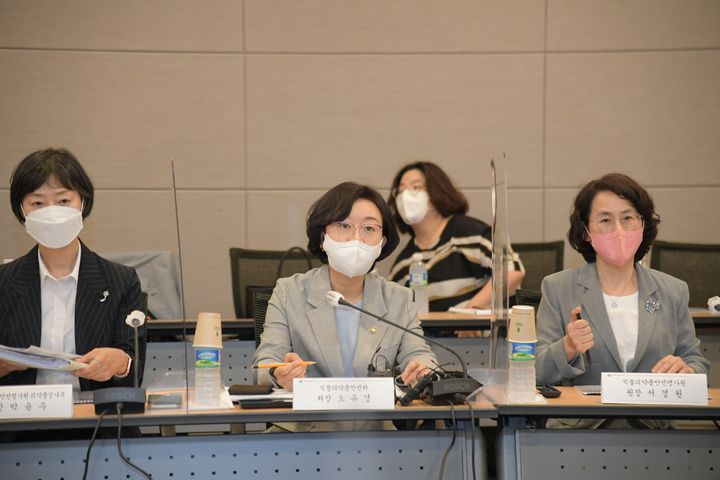 오유경 식약처장이 29일 오후 2시 대한상공회의소에서 열린 ‘코로나19 백신?치료제 개발 지원을 위한 식품의약품안전처-업계 간담회’에서 발언하고 있다. (사진=식품의약품안전처 제공) *재판매 및 DB 금지