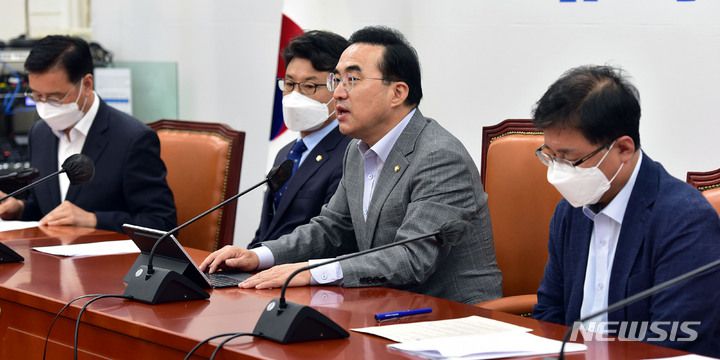 [서울=뉴시스] 전진환 기자 = 박홍근 더불어민주당 원내대표가 25일 서울 여의도 국회에서 열린 정책조정회의에서 발언하고 있다.  (공동취재사진) 2022.08.25. photo@newsis.com