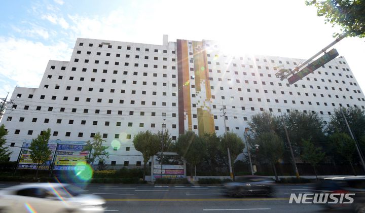 [광주=뉴시스] 김혜인 기자 = 광주 남구 주월동 옛 서진병원 건물. 2022.09.11.hyein0342@newsis.com