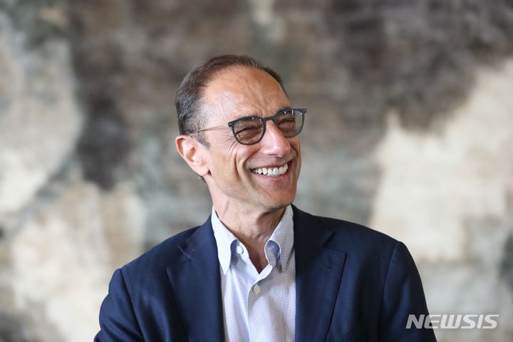 [서울=뉴시스] 김금보 기자 = 할 러프틱 뮤지컬 '킹키부츠' 브로드웨이 오리지널 프로듀서가 지난 26일 오후 서울 용산구 그랜드하얏트서울에서 뉴시스와 인터뷰를 하고 있다. 2022.09.30. kgb@newsis.com