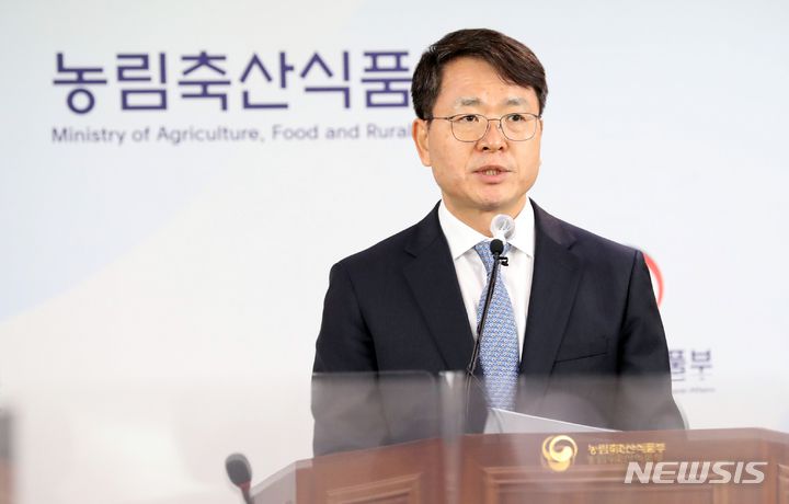 [세종=뉴시스] 강종민 기자 = 김정욱 농림축산식품부 축산정책국장. 2022.11.22. ppkjm@newsis.com