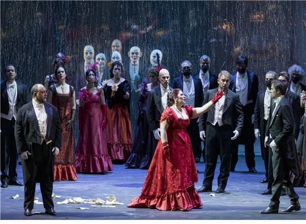 [서울=뉴시스]비올레타 역의 소프라노 길다 피우메의 '라 트라비아타' 공연 장면. (사진=솔오페라단 제공) 2022.11.25. photo@newsis.com  *재판매 및 DB 금지