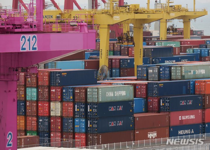 [인천=뉴시스]  인천 연수구 인천신항 컨테이너 터미널. (사진=뉴시스 DB). photo@newsis.com