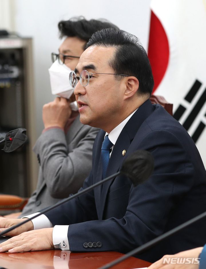 [서울=뉴시스] 전진환 기자 = 박홍근 더불어민주당 원내대표가 30일 오후 서울 여의도 국회에서 열린 기자간담회에서 발언하고 있다. 2022.11.30. amin2@newsis.com