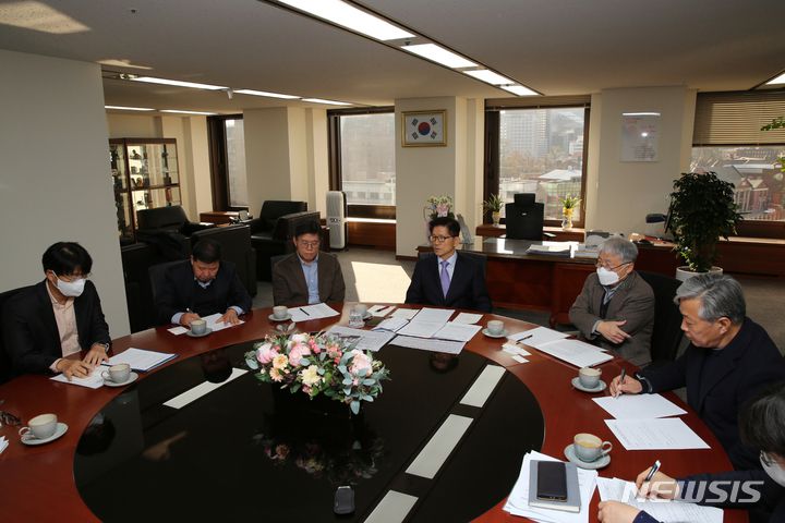 [서울=뉴시스] 대통령 직속 사회적대화 기구인 경제사회노동위원회가 지난 1일 자문단을 발족하고, 첫 회의를 가졌다. 2022.12.05. (사진=경사노위 제공) photo@newsis.com