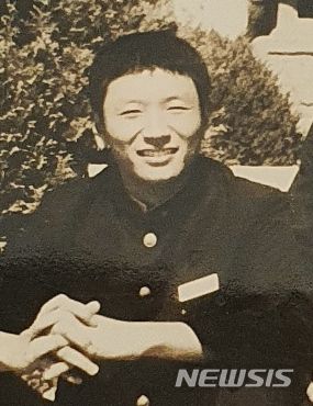 [광주=뉴시스] 이영주 기자 = 전두환 신군부의 12·12 반란 당시 반란군과 대치하다 목숨을 잃은 고(故) 정선엽 병장 병장이 43년 만에 전사자로 인정받았다. (사진 = 동신고등학교 동창회 제공) 2022.12.12 photo@newsis.com