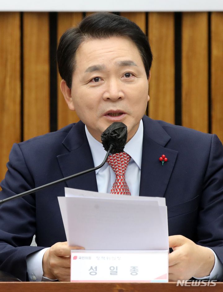 [서울=뉴시스] 고범준 기자 = 성일종 국민의힘 정책위의장이 13일 오후 서울 여의도 국회에서 열린 푸드테크 산업 발전을 위한 민·당·정 협의회에서 발언하고 있다. 2022.12.13. bjko@newsis.com