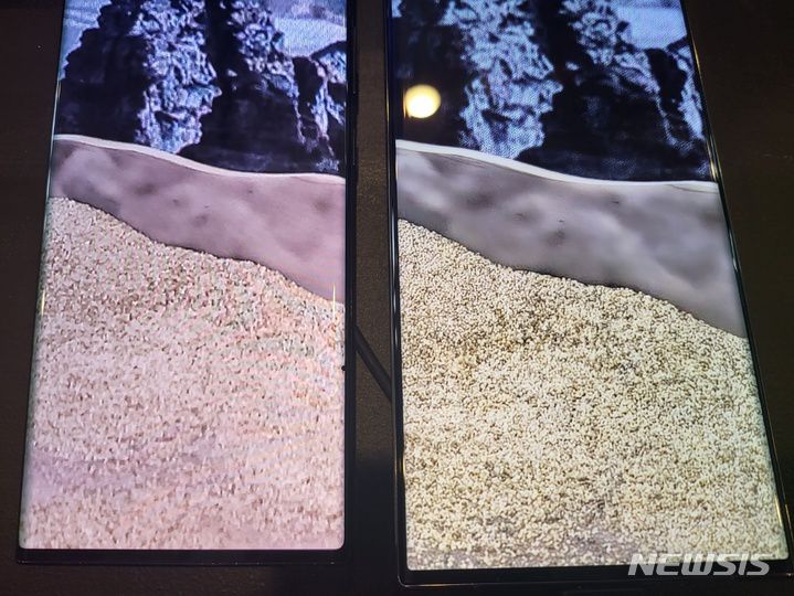 [샌프란시스코=뉴시스]갤럭시노트20 울트라로 촬영한 모래사장 사진(왼쪽)과 갤럭시 S23 울트라로 촬영한 사진 비교. (사진=윤현성 기자)