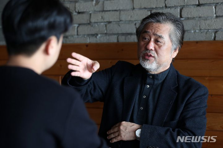 [서울=뉴시스] 백동현 기자 = 이정민 10·29 이태원 참사 유가족협의회 부대표가 지난 1일 오전 서울 용산구 한 카페에서 뉴시스와 인터뷰하고 있다. 2023.02.04. livertrent@newsis.com