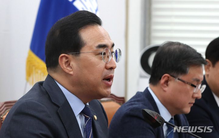 [서울=뉴시스] 전진환 기자 = 박홍근 더불어민주당 원내대표가 16일 오전 서울 여의도 국회에서 열린 정책조정회의에서 발언하고 있다.  2023.02.16 amin2@newsis.com