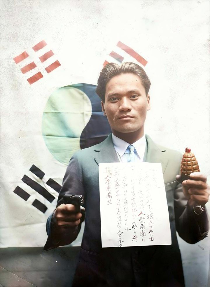 [서울=뉴시스] 국가보훈처는 27일 제104주년 3·1절을 맞아 김구, 안중근, 유관순, 윤봉길 등 독립운동가 15인의 흑백사진을 컬러 사진으로 복원, 이를 영상으로 제작해 28일부터 대한민국임시정부 수립기념일인 4월 11일까지 서울 광화문광장 대한민국역사박물관 대형 전광판을 통해 송출한다고 밝혔다. 사진은 윤봉길 의사. (사진=국가보훈처 제공) 2023.02.27. photo@newsis.com *재판매 및 DB 금지