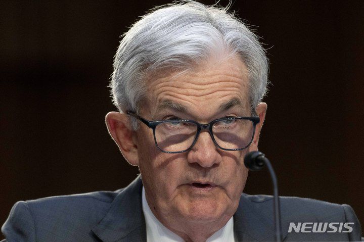 [워싱턴=AP/뉴시스] 제롬 파월 연방준비제도(Fed·연준) 의장이 7일(현지시간) 상원 은행위원회 청문회에 출석해 발언하고 있다. 2023.03.08.