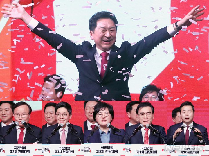[고양=뉴시스] 지난 2023년 3월 8일 당시 김기현 국민의힘 신임 당대표가 경기도 고양시 일산서구 킨텍스에서 열린 국민의힘 제3차 전당대회에서 당원들에게 인사하고 있다. 김재원(사진 아래 왼쪽부터), 김병민, 조수진, 태영호 신임 최고위원, 장예찬 신임 청년최고위원이 수락연설을 하고 있다. (사진=뉴시스DB). 2025.09.19. photo@newsis.com