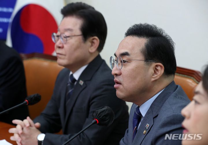 [서울=뉴시스] 이영환 기자 = 박홍근 더불어민주당 원내대표가 17일 오전 서울 여의도 국회에서 열린 최고위원회의에서 발언을 하고 있다. 2023.03.17. 20hwan@newsis.com