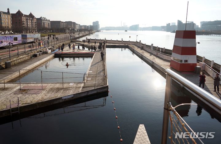 [코펜하겐=뉴시스]덴마크 코펜하겐 관광명소인 하버배스(Harbour bath) 내 전경. (사진=서울시 제공). 2023.03.21. photo@newsis.com