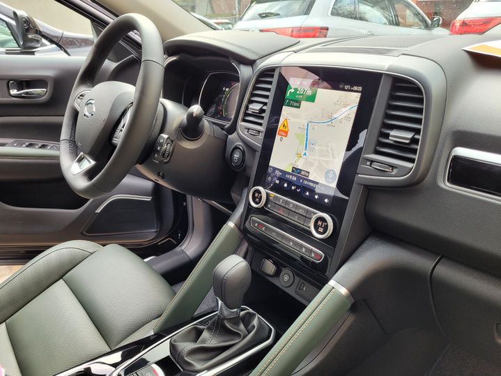 [사진=뉴시스] 유희석 기자 = 르노코리아가 최근 출시한 '더 뉴 QM6' 내부 모습. 메인 디스플레이가 커졌으며 무선인터넷  테더링 기능을 이용해 다양한 인포테인먼트 기능을 사용할 수 있다. 2023.03.21 photo@newsis.com *재판매 및 DB 금지