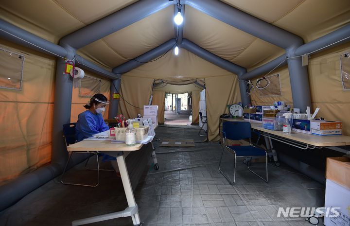 [대구=뉴시스]  대구 중구보건소 코로나19 선별진료소가 한산한 모습을 보이고 있다. 뉴시스DB. 2023.05.02. photo@newsis.com
