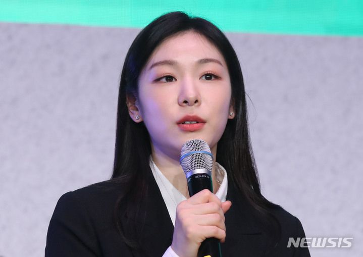 [서울=뉴시스] 조수정 기자 =  24일 오후 서울 송파구 올림픽파크텔에서 열린 2024 강원 동계청소년올림픽대회 홍보대사 및 문화행사 감독·자문단 위촉식에서 홍보대사 김연아가 발언하고 있다. 2023.03.24.chocrystal@newsis.com