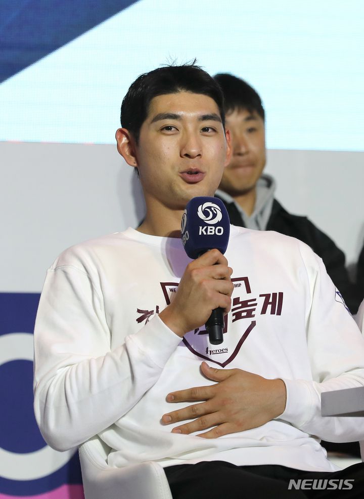 [서울=뉴시스] 김금보 기자 = 키움 히어로즈 이정후가 30일 오후 서울 용산구 그랜드하얏트서울에서 열린 '2023 KBO 미디어데이'에서 각오를 말하고 있다. 2023.03.30. kgb@newsis.com
