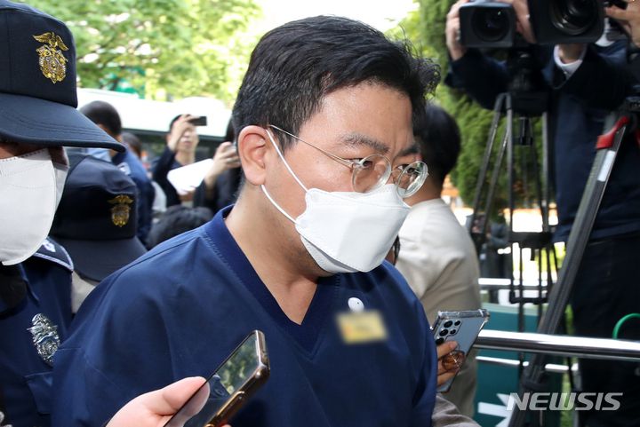 [서울=뉴시스] 조성우 기자 = 소시에테제네랄(SG) 증권발 주가 폭락 사태 핵심 인물인 라덕연(44) 전 호안투자컨설팅업체 대표 측이 항소심에서 방어권 보장을 위해 보석이 허가돼야 한다고 주장했다. 사진은 라씨. 2023.05.11. xconfind@newsis.com